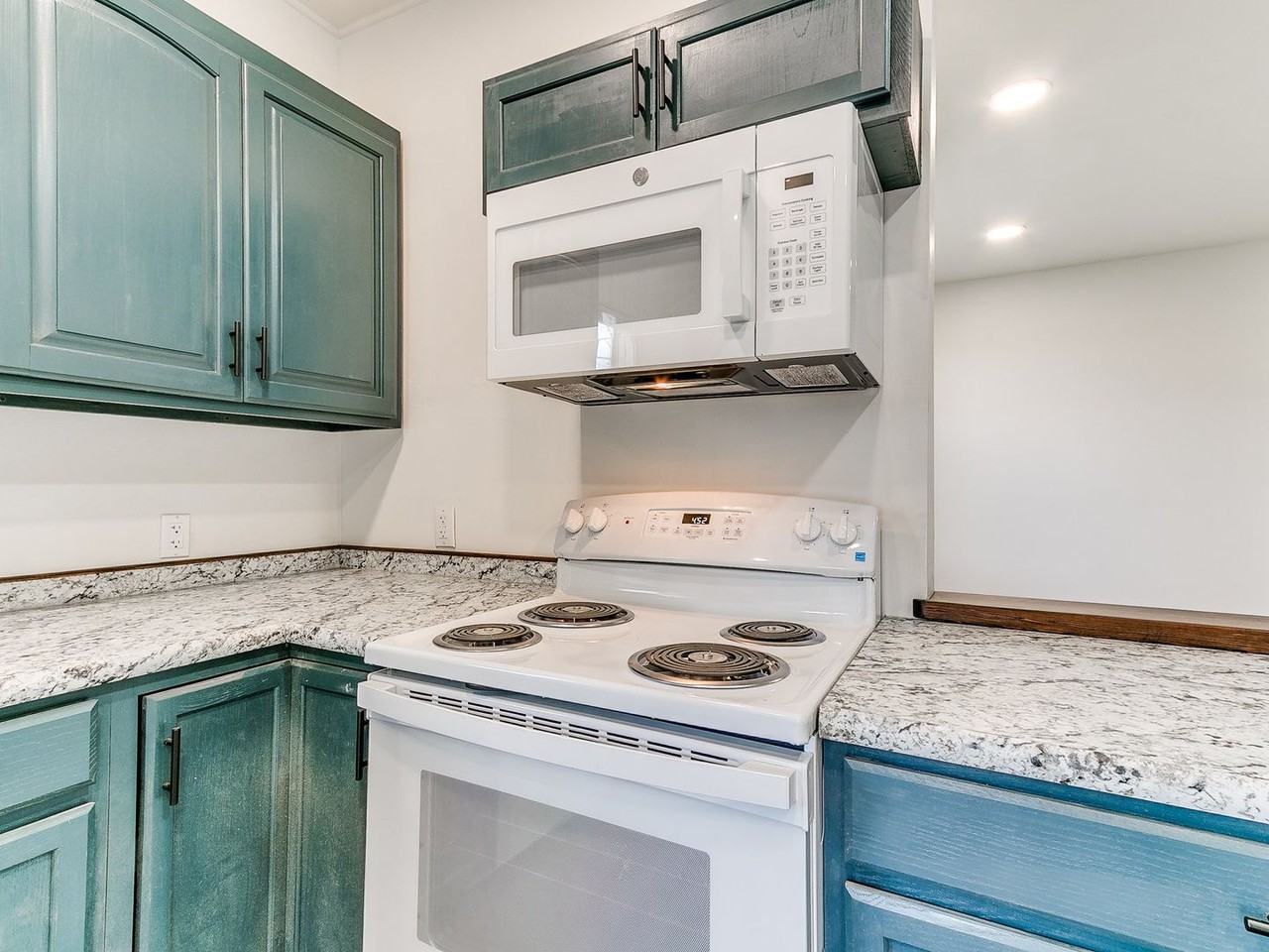 1812 W Noble Ave - Photo 6 of 50