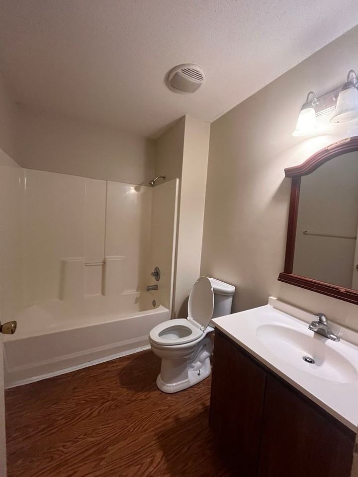 802 E Cranford Ave - Photo 2 of 5