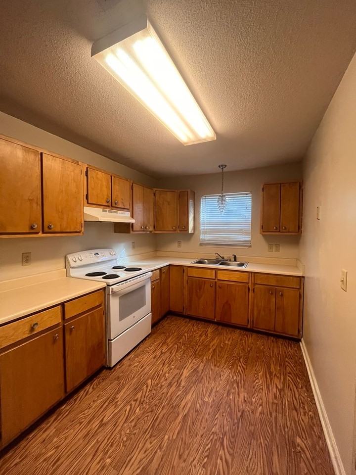 802 E Cranford Ave - Photo 4 of 5