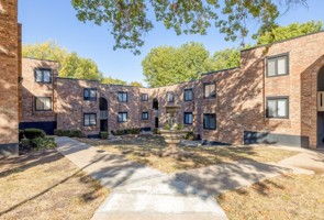 featured image of 1520 E 97th St