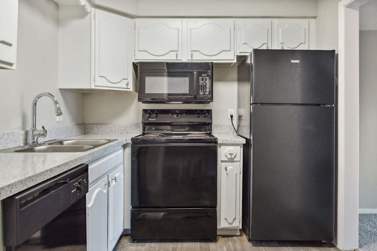 The Linden - Photo 7 of 50