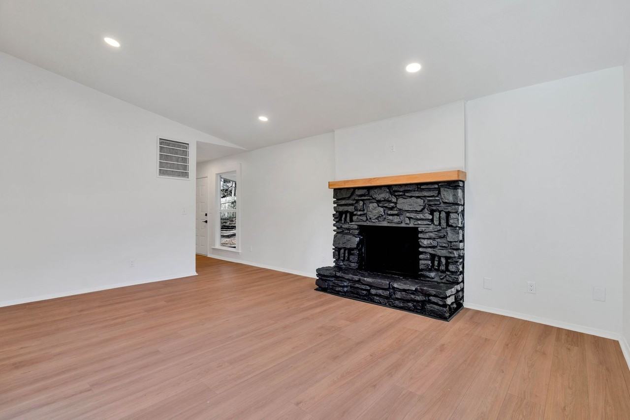 1 Looe Ln - Photo 5 of 20