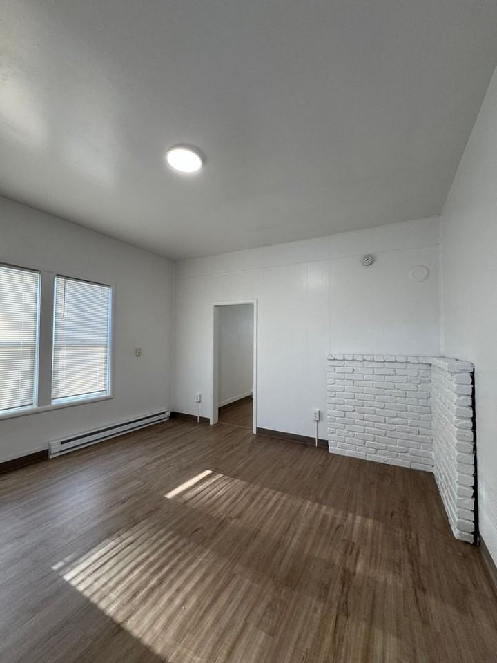 415 N Lincoln St - Photo 3 of 14