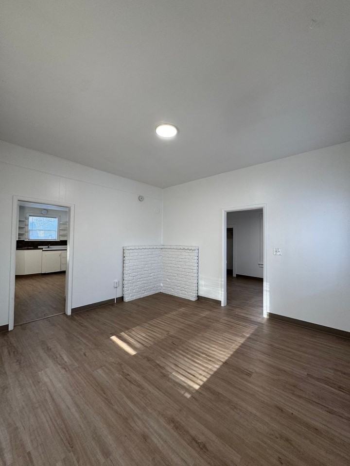 415 N Lincoln St - Photo 5 of 14