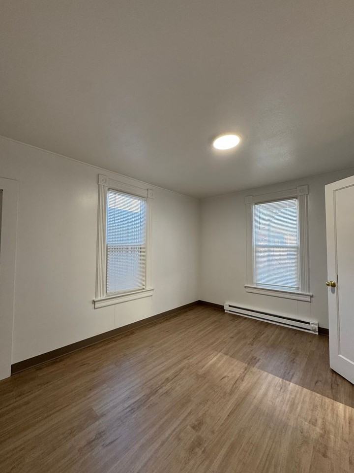 415 N Lincoln St - Photo 7 of 14