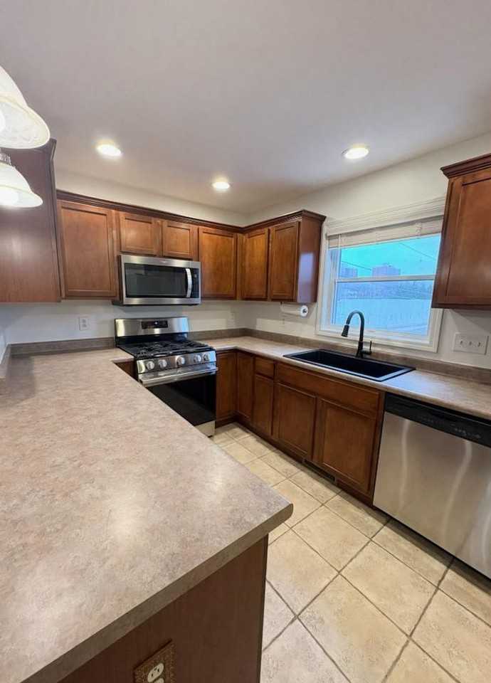 615 S Mclean St - Photo 3 of 18