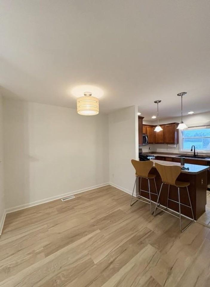 615 S Mclean St - Photo 4 of 18