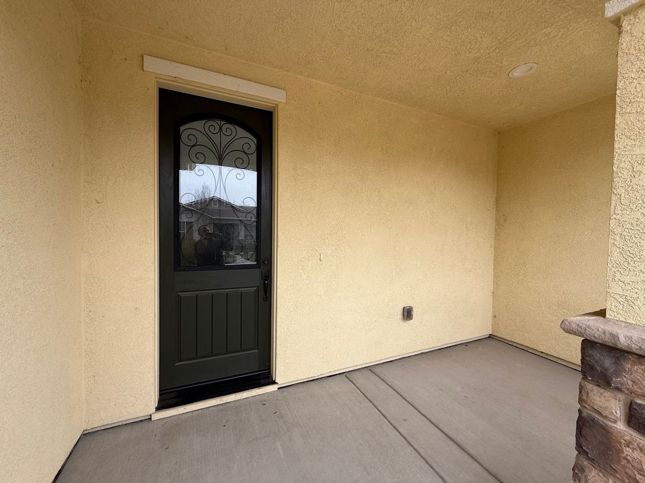 827 River Pointe Cir - Photo 3 of 50