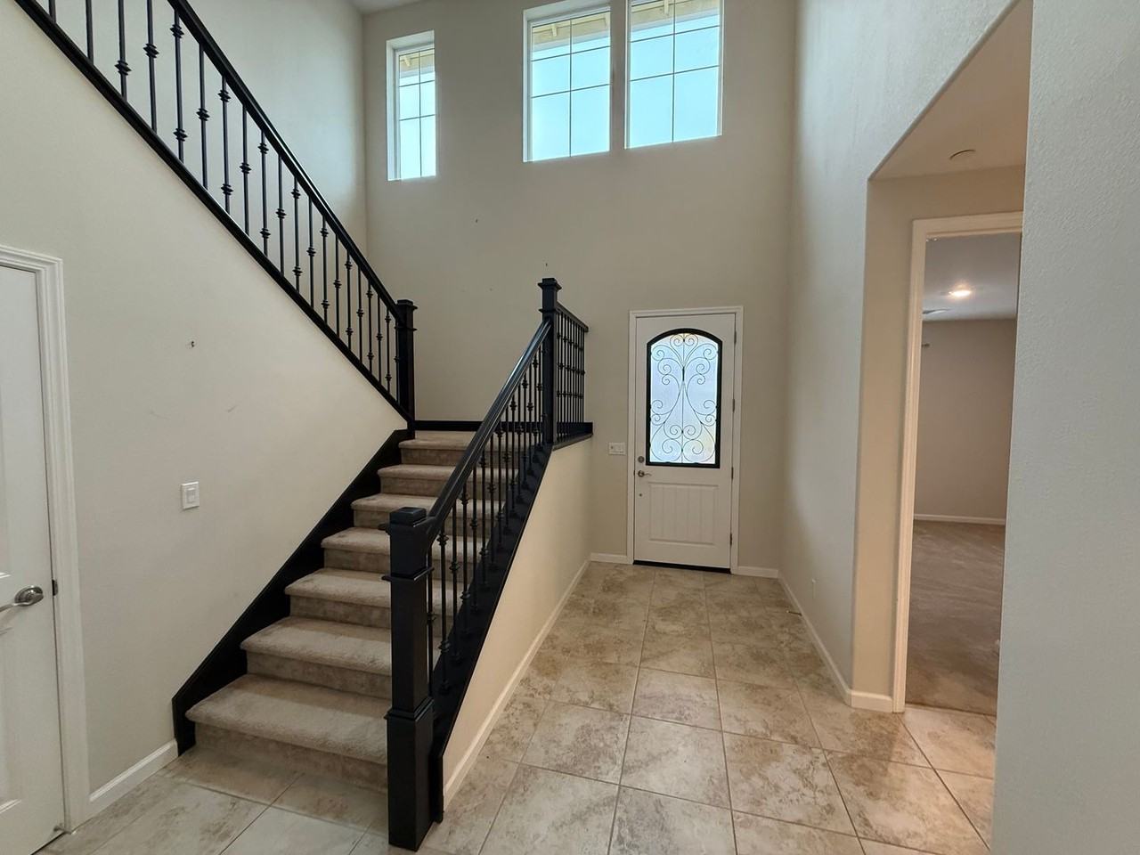 827 River Pointe Cir - Photo 4 of 50