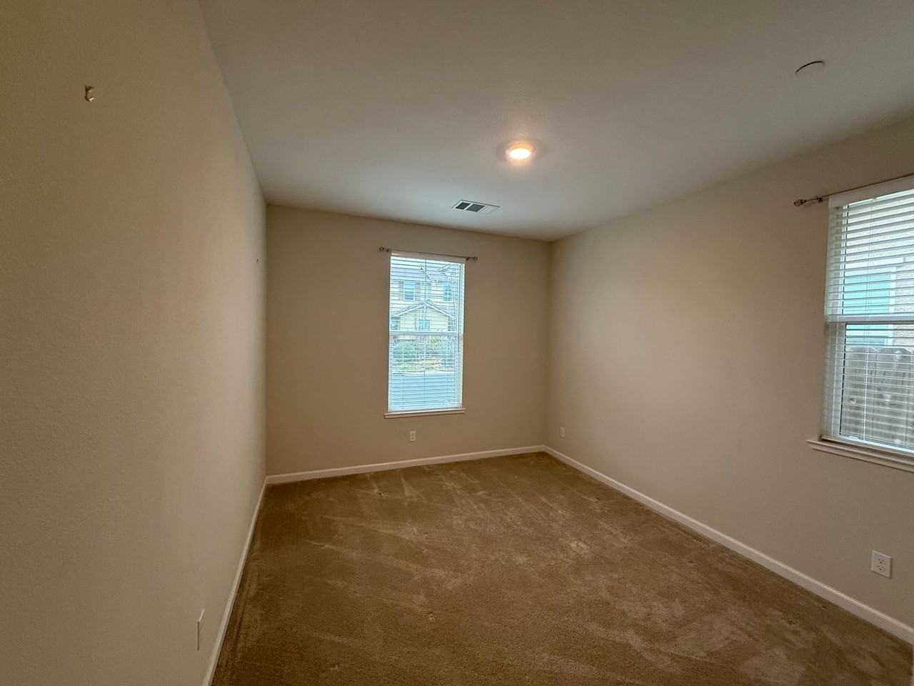 827 River Pointe Cir - Photo 7 of 50