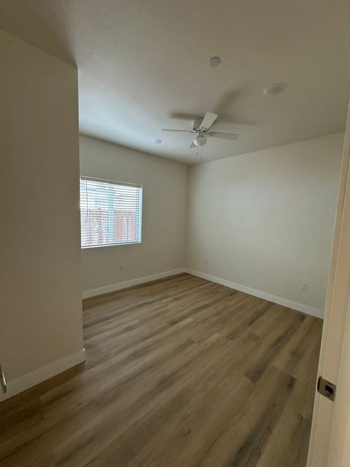 165 W 75th St - Photo 5 of 15