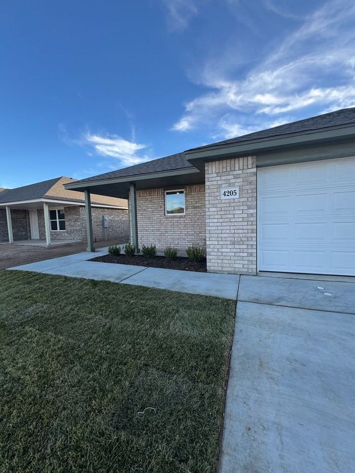 4205 Beacon Rd - Photo 2 of 15