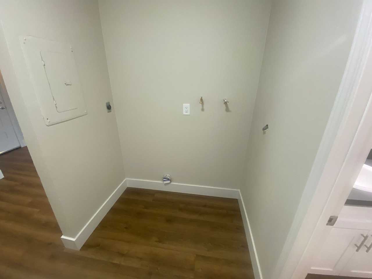 637 Shepherd Ave - Photo 4 of 8