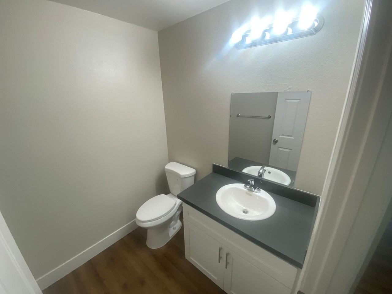 637 Shepherd Ave - Photo 5 of 8