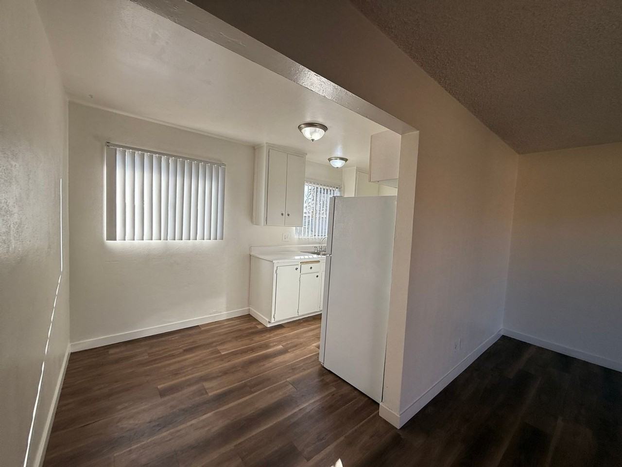 506 S Oakley Ave #E - Photo 6 of 11