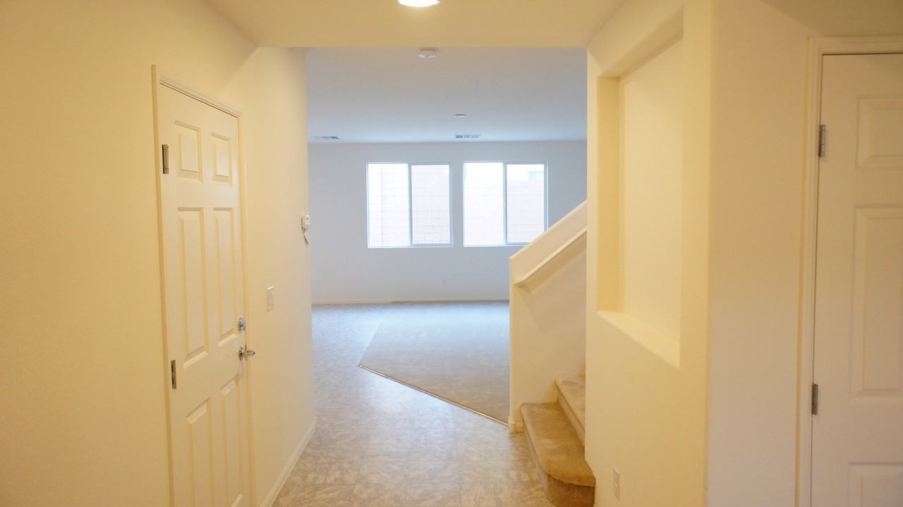 10720 Elfstrom Ave - Photo 3 of 15