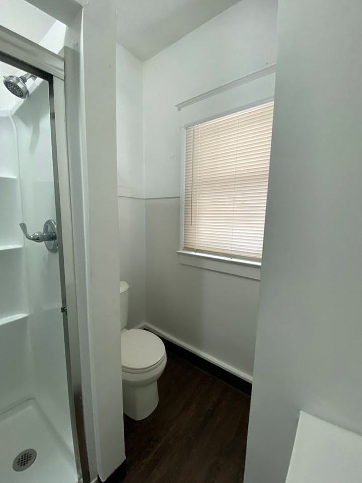 520 N Monroe St - Photo 4 of 25