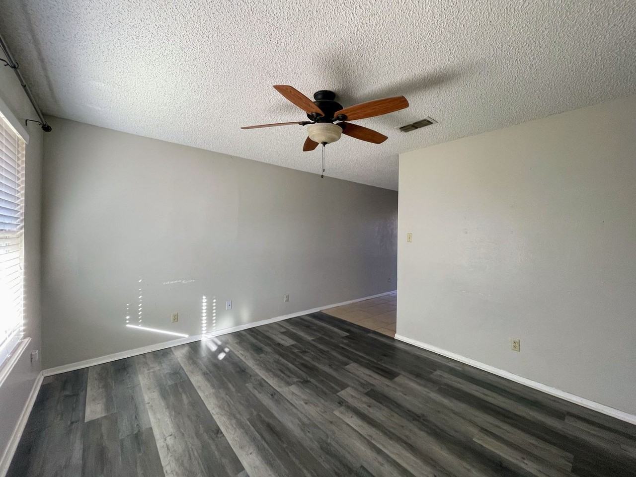 1907 29th St - Photo 3 of 15