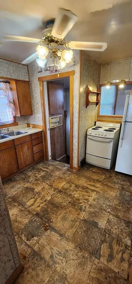 557 N 9th Ave - Photo 5 of 14