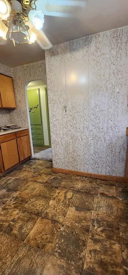 557 N 9th Ave - Photo 6 of 14