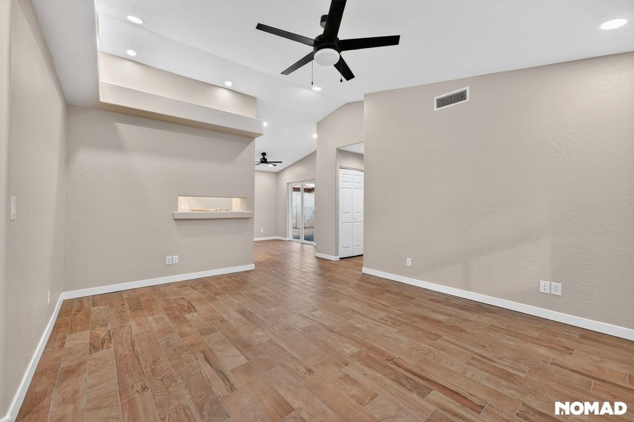 302 N Cameron Ave - Photo 6 of 32