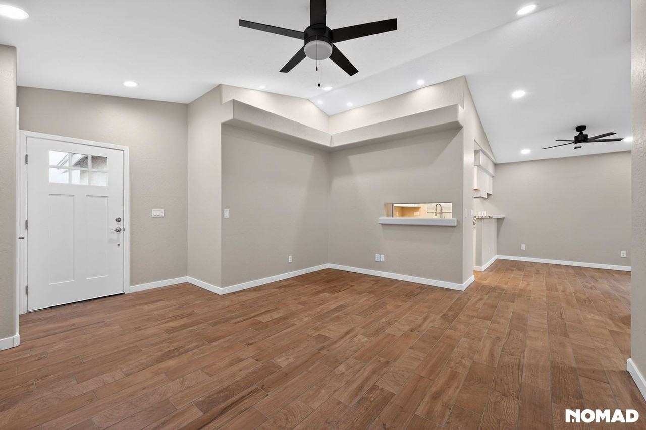 302 N Cameron Ave - Photo 7 of 32