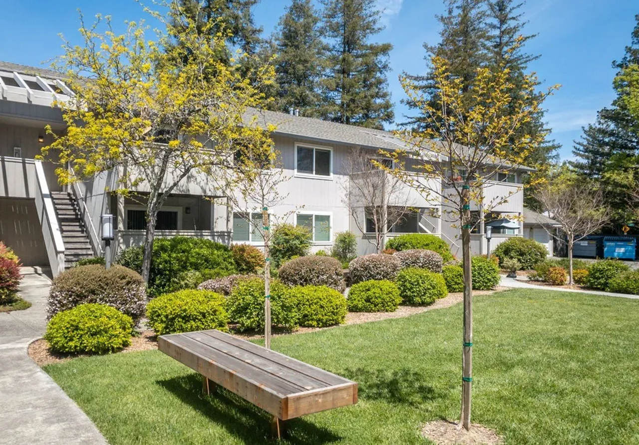 701 Mission Blvd - Photo 2 of 4