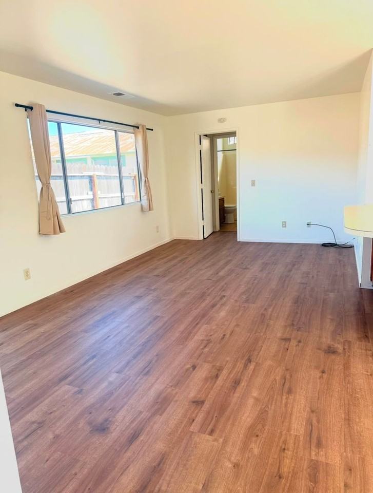 534 Central Ave #B - Photo 2 of 8