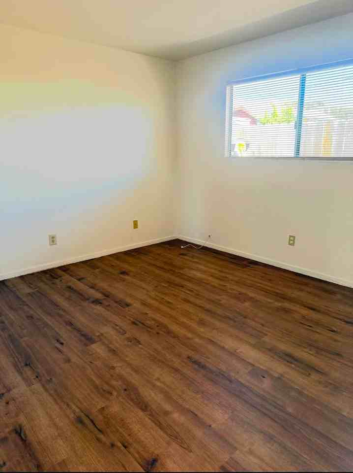 534 Central Ave #B - Photo 4 of 8