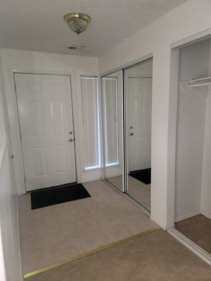 12121 105th Avenue Ct E #D - Photo 3 of 40