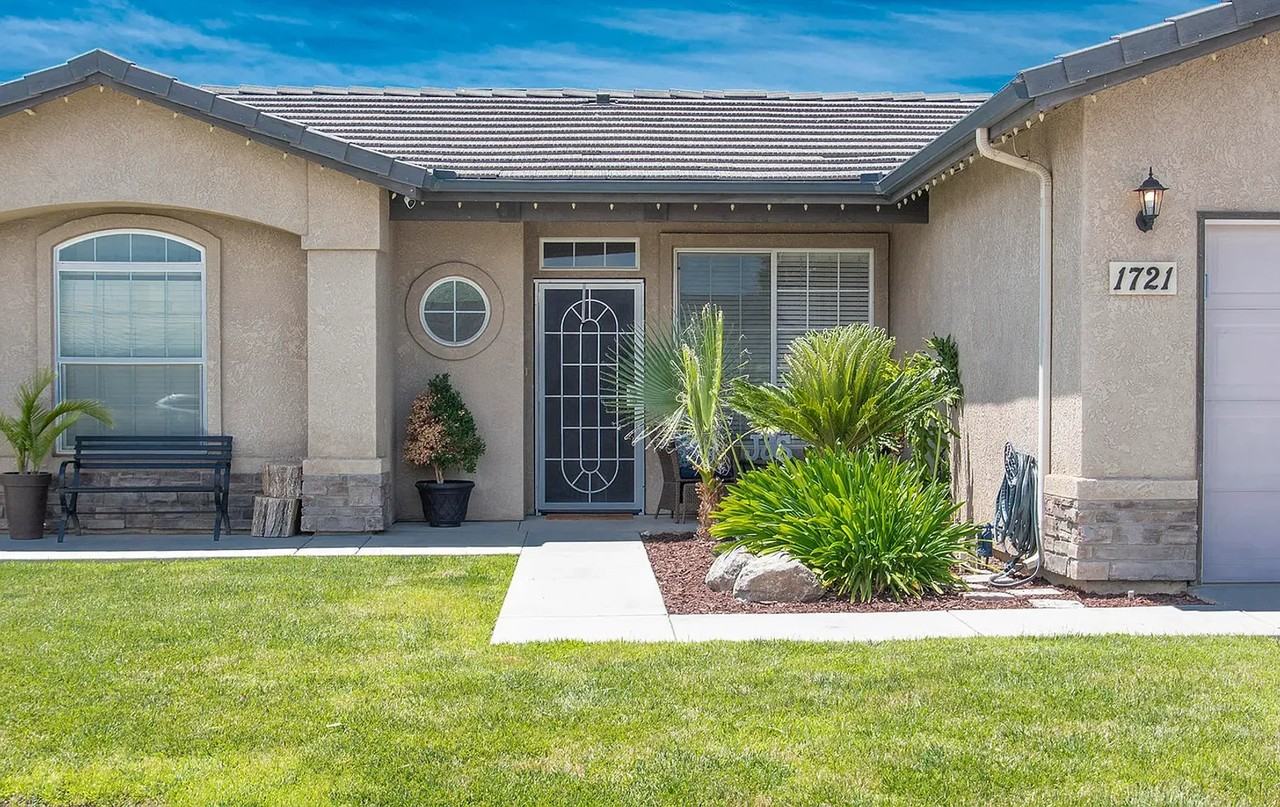 1721 Cotton Ct - Photo 2 of 29