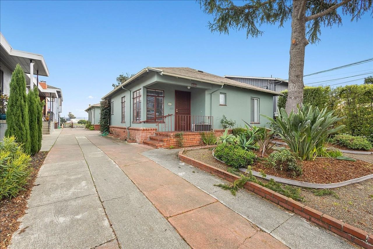 3313 Fernside Blvd - Photo 2 of 25