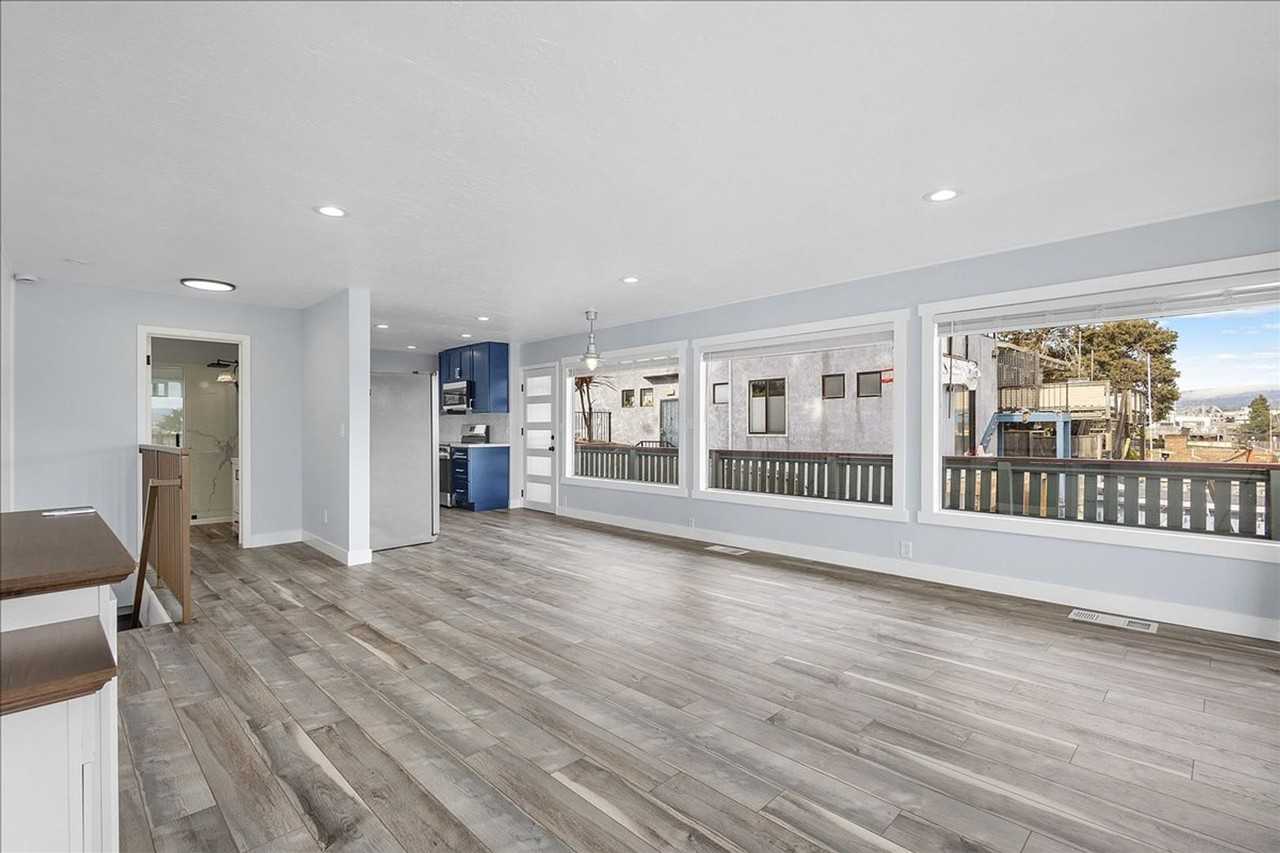 3313 Fernside Blvd - Photo 6 of 25