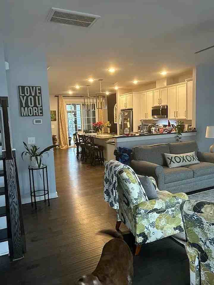 410 Triumph Ln - Photo 2 of 9