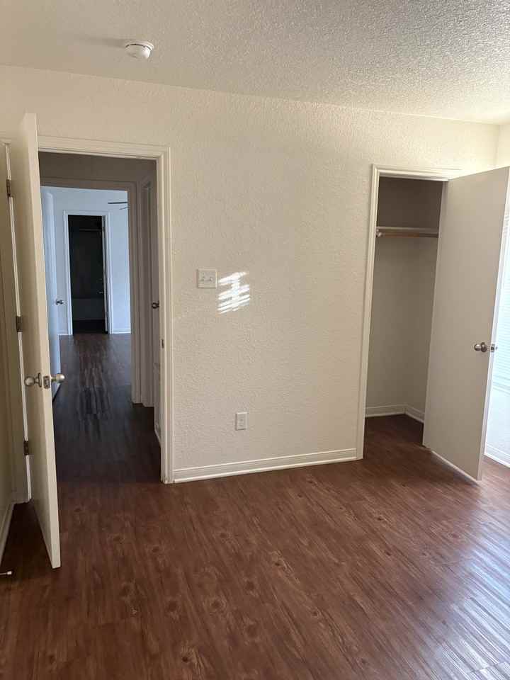 911 Rosewood Dr #B - Photo 4 of 19