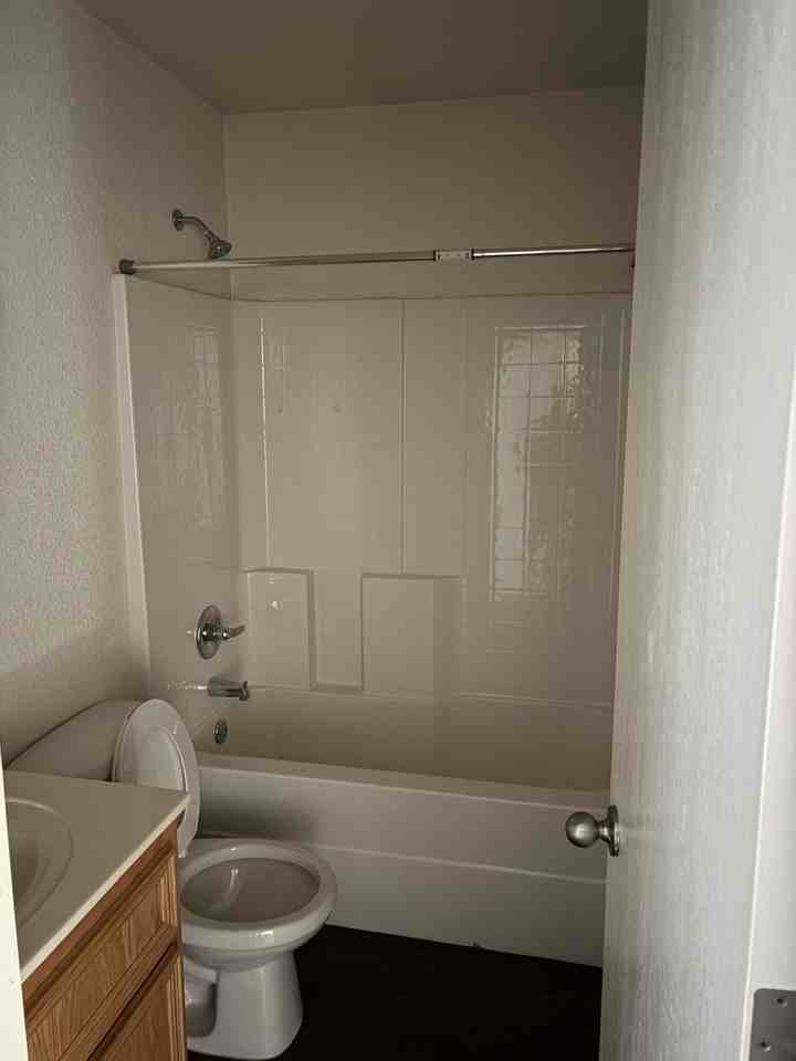 911 Rosewood Dr #B - Photo 5 of 19