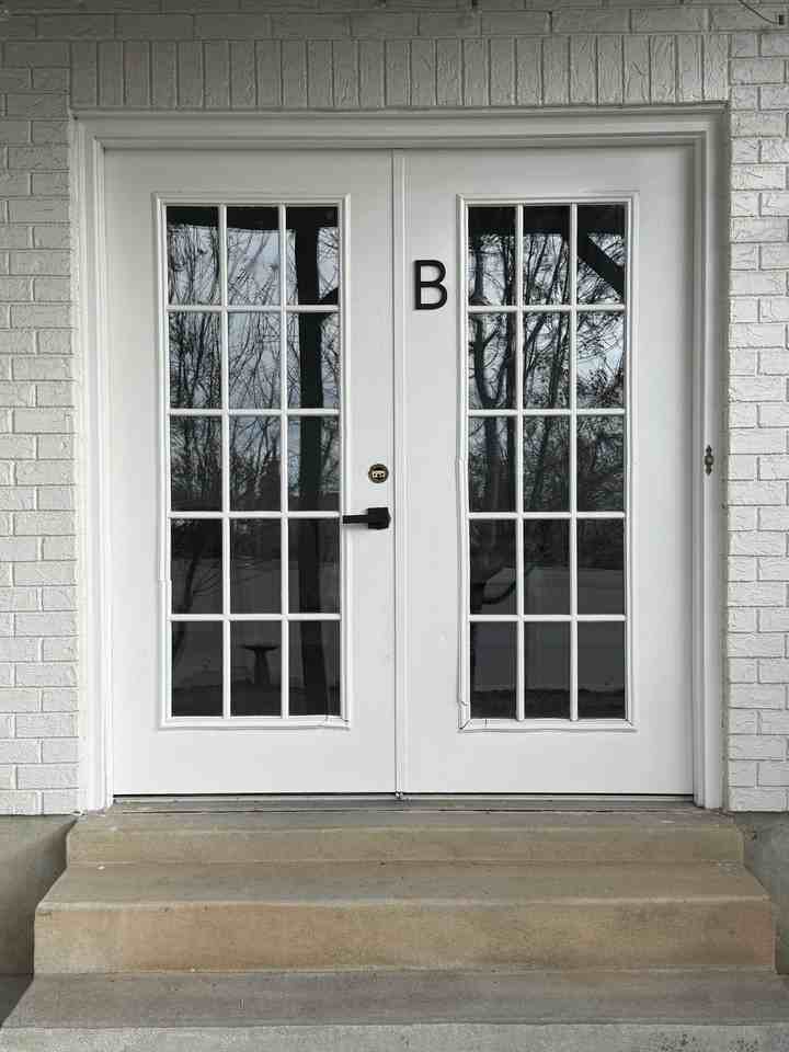 1540 James Dr #B - Photo 4 of 24