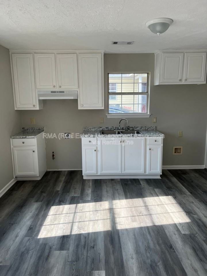 201 Grove Pl - Photo 2 of 8