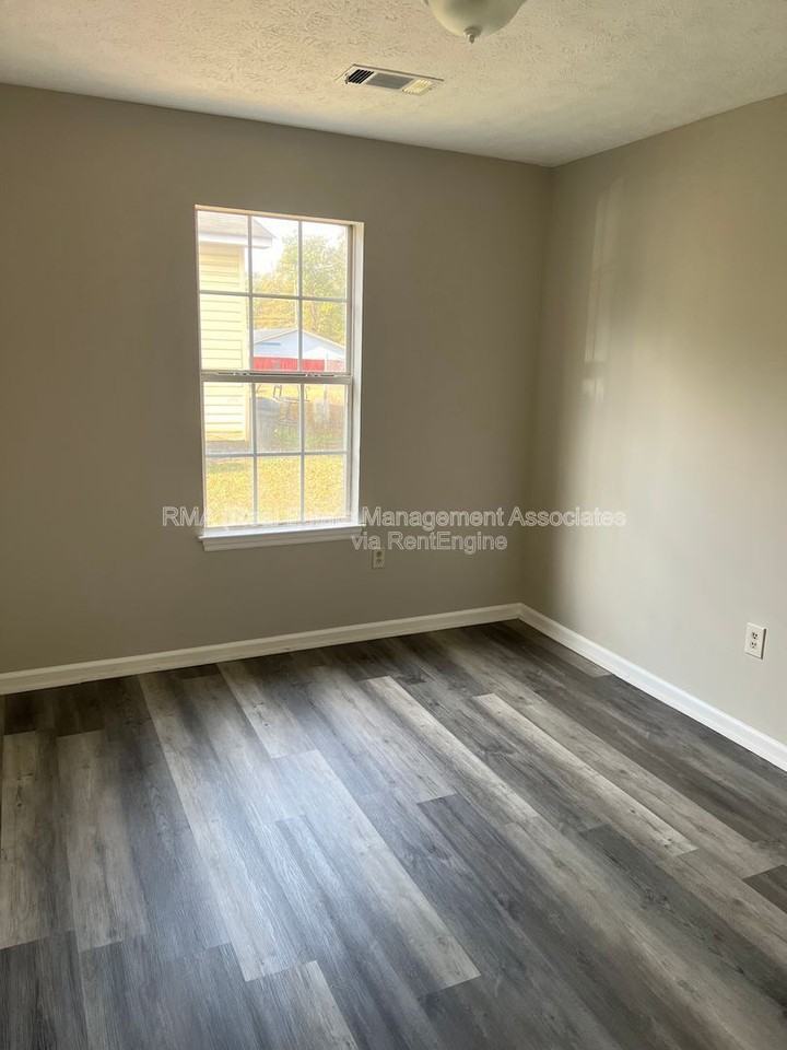 201 Grove Pl - Photo 6 of 8
