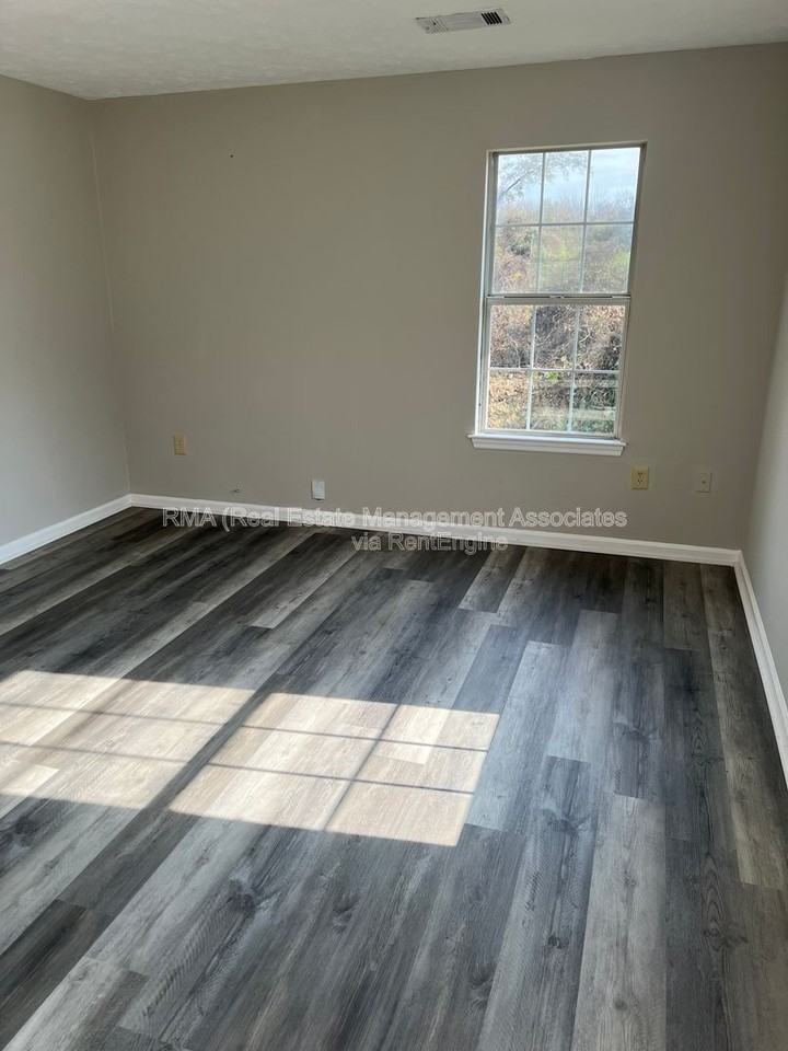 201 Grove Pl - Photo 7 of 8