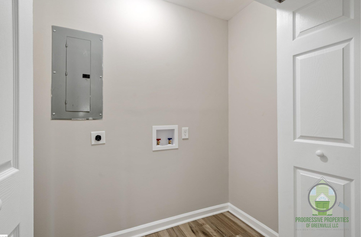 1600 Winding Way - Photo 2 of 14