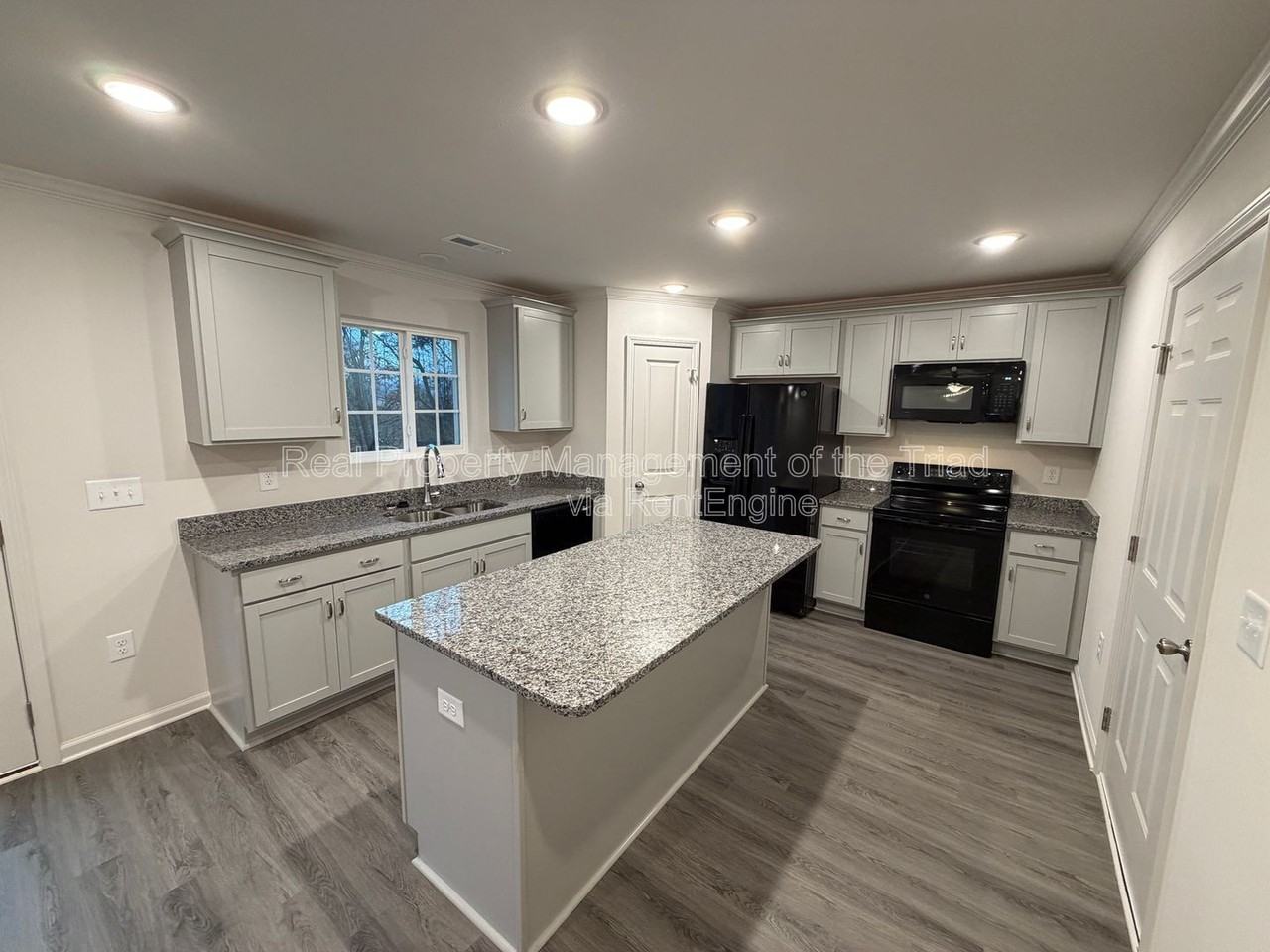 3505 Marksbury Dr - Photo 3 of 18