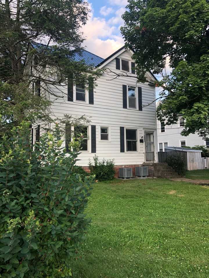 1119 College Ave - Photo 3 of 8