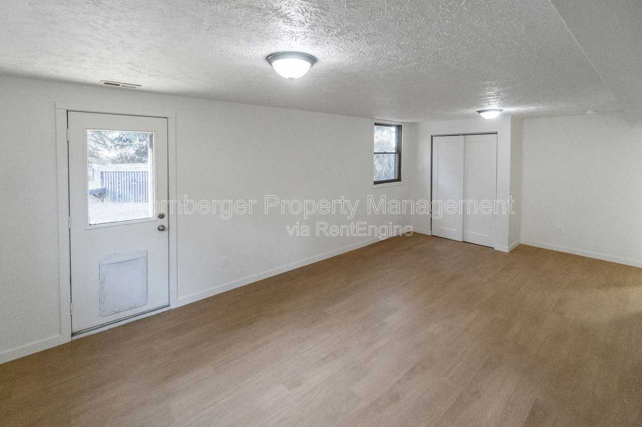 8715 N Kelly Ct - Photo 6 of 30