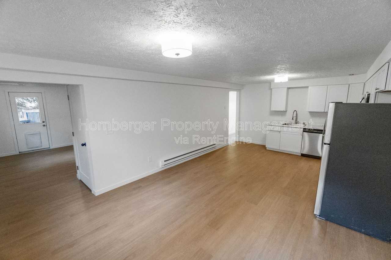 8715 N Kelly Ct - Photo 7 of 30