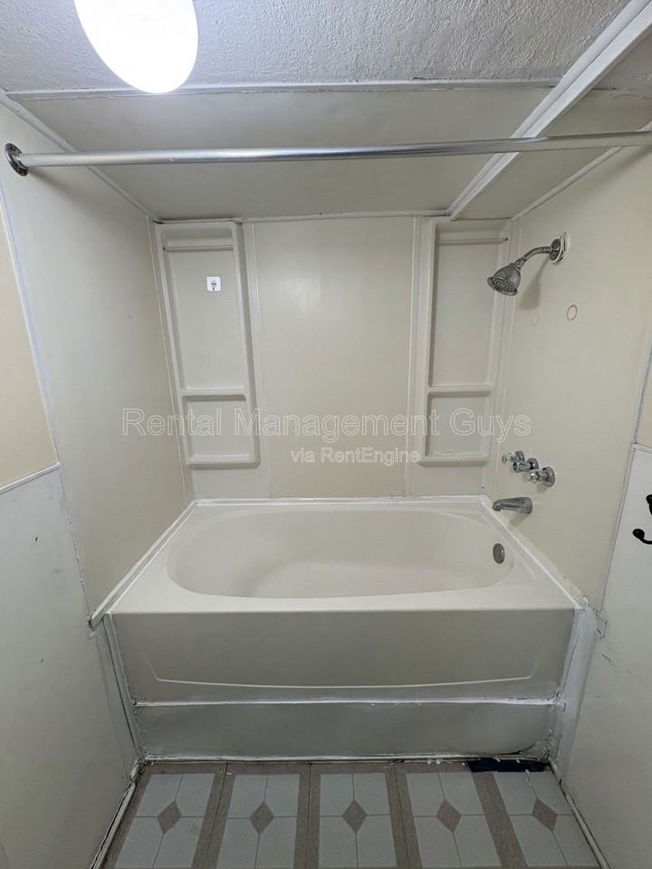 529 Stryker Ave - Photo 3 of 7