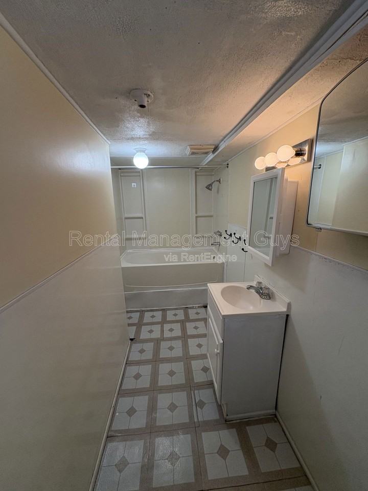 529 Stryker Ave - Photo 4 of 7