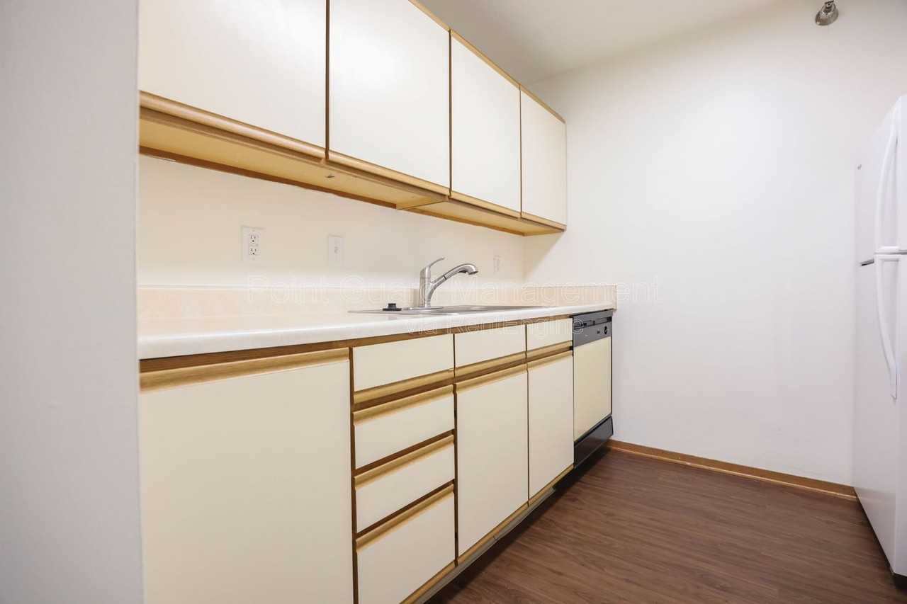 7116 Jones Cir #8 - Photo 4 of 20