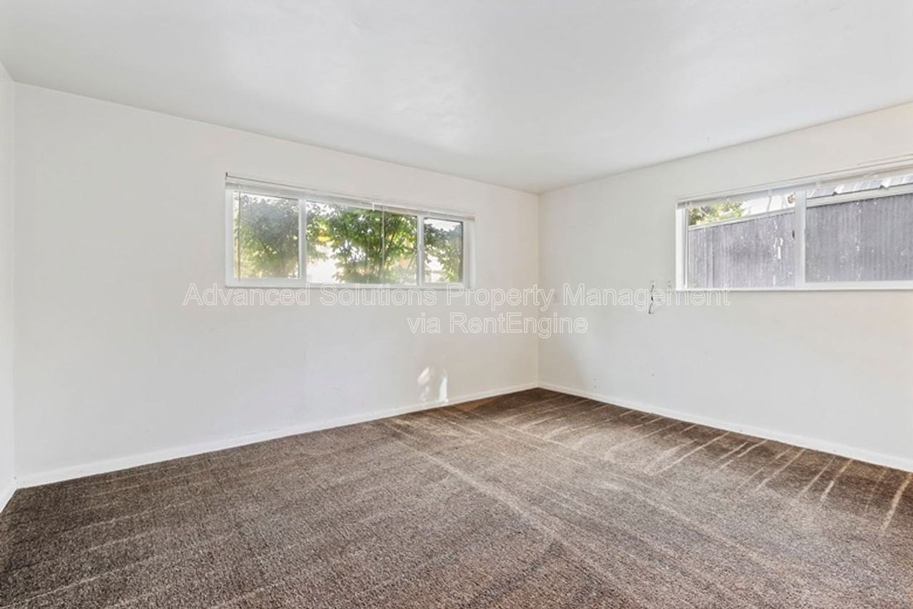 370 E Sherman Ave #4 - Photo 4 of 14