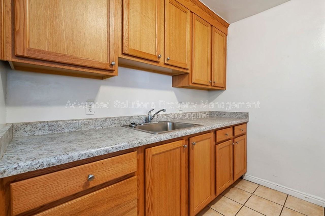 370 E Sherman Ave #4 - Photo 5 of 14